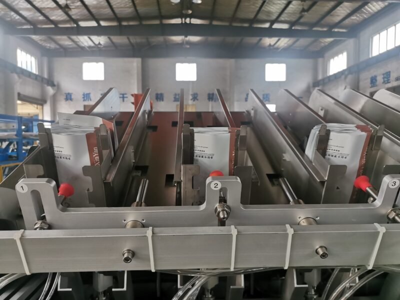 Mask filling and sealing machine - Image 11
