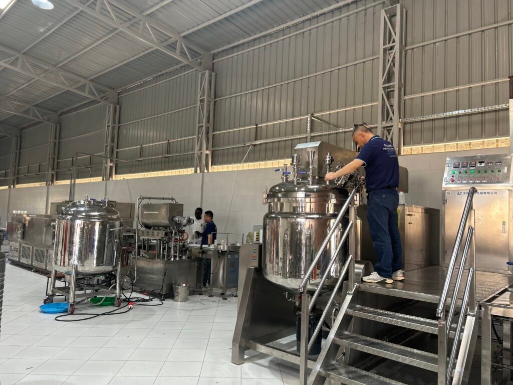 右下乳化机 左前四头灌装机