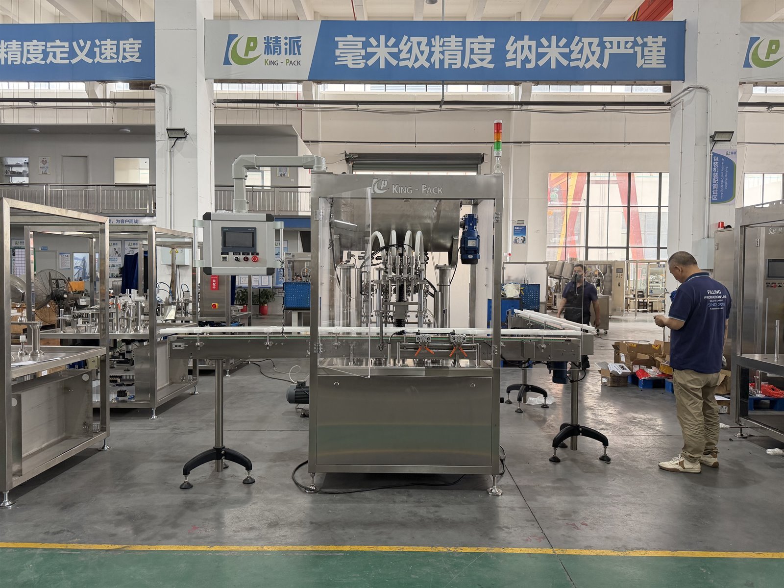 Heated four-head filling machine in the KING PACK assembly workshop